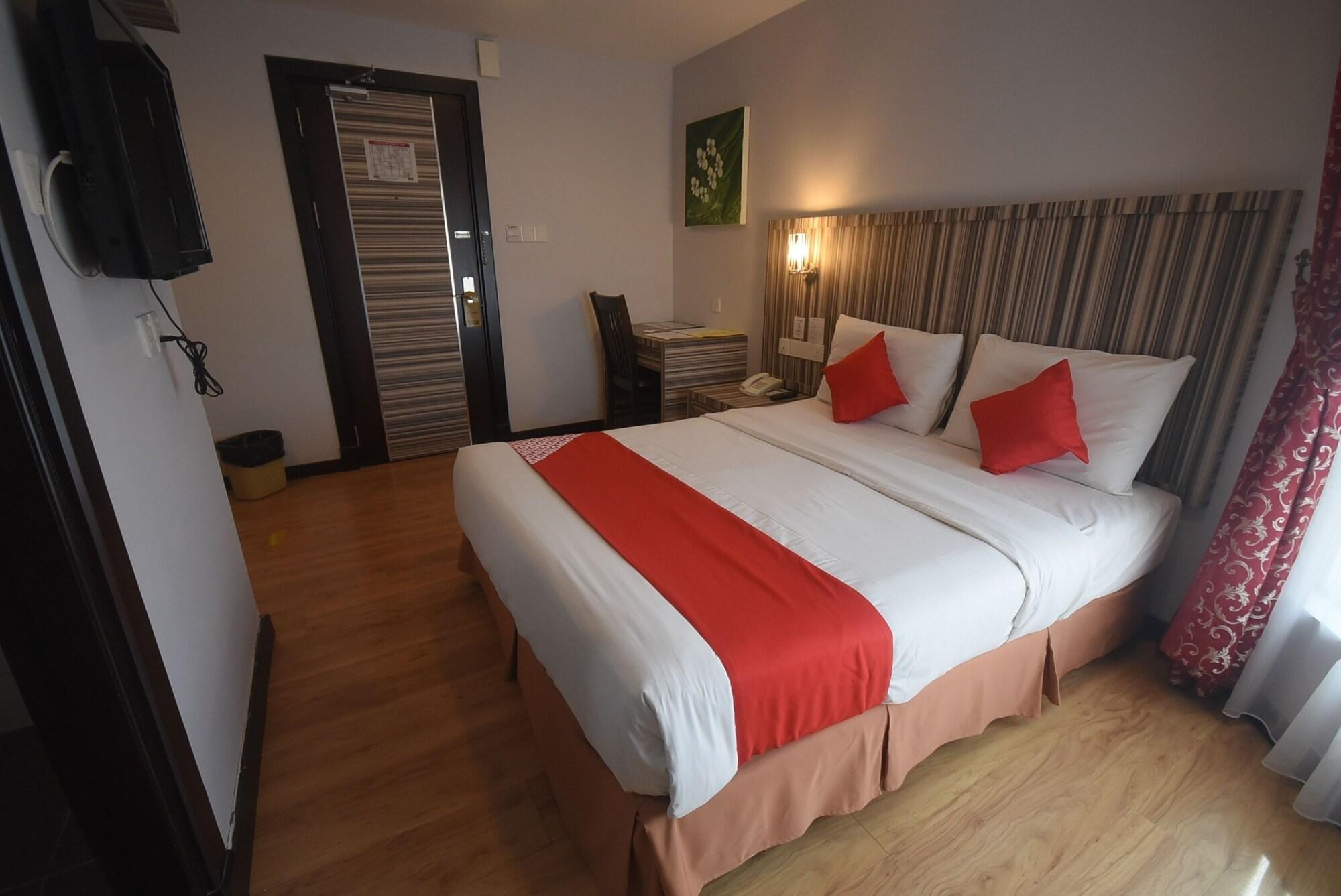 Super Oyo 985 Hotel Nur Miri Exterior foto