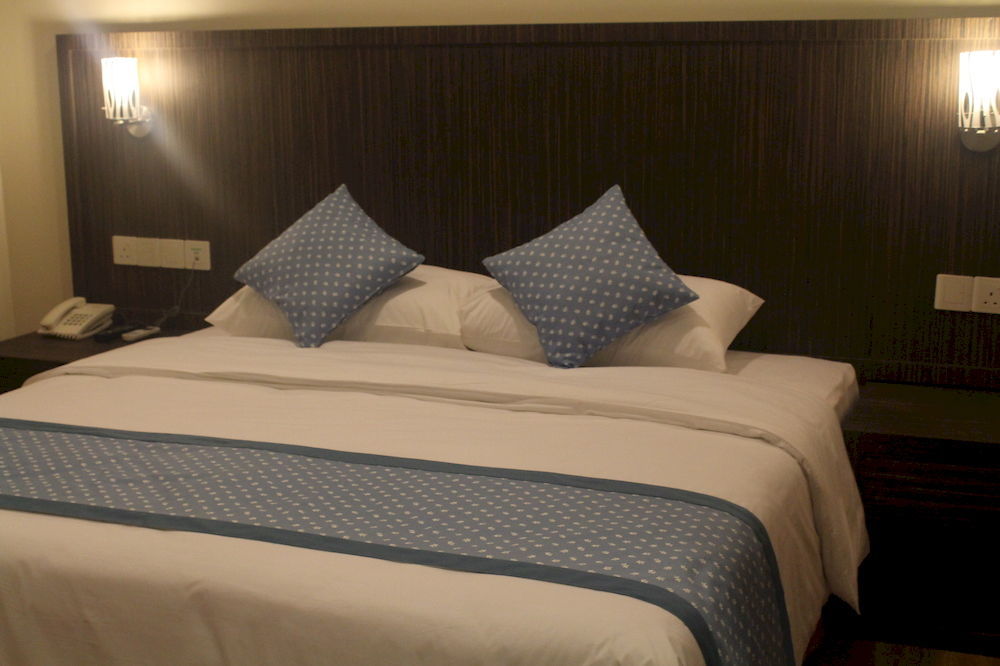 Super Oyo 985 Hotel Nur Miri Exterior foto