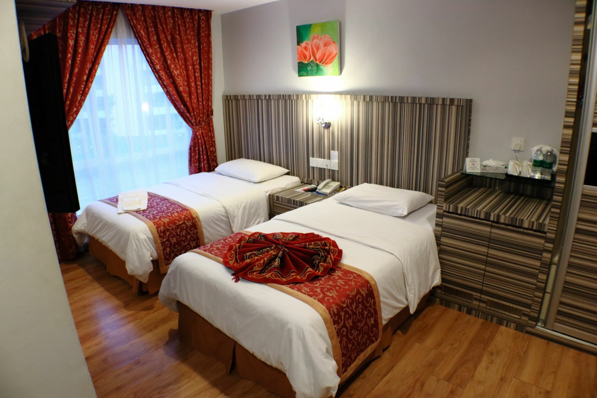 Super Oyo 985 Hotel Nur Miri Exterior foto